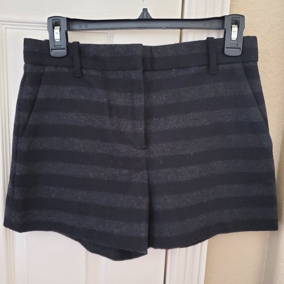 GAP Wool Shorts - Picture 2 of 6